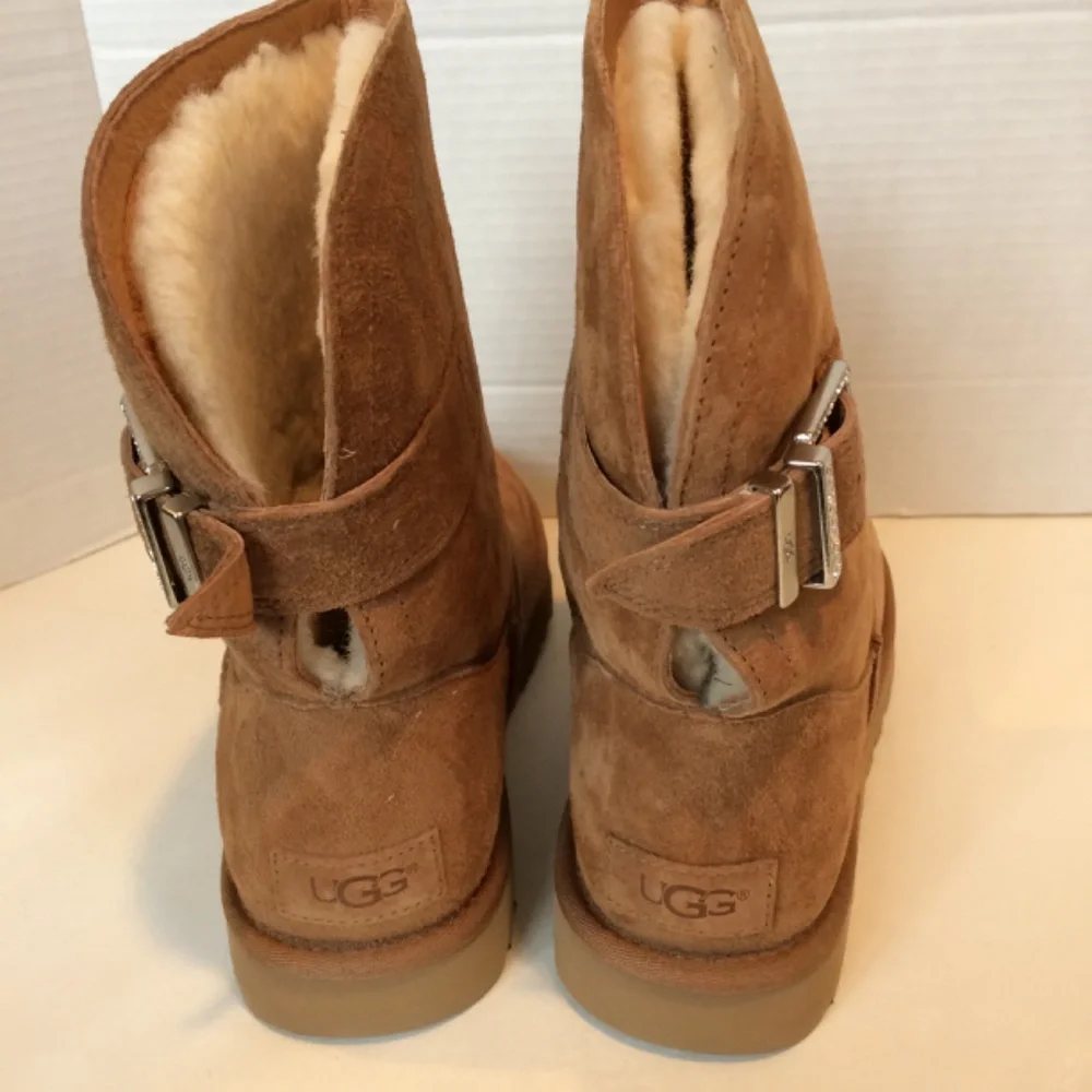 UGG authentic nib